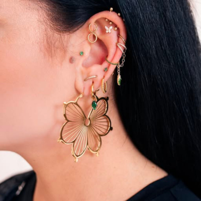 Guldiga Flower Hoops - Säljs i par