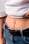 Navelpiercing med Pärlhängen - Guldigt Stål